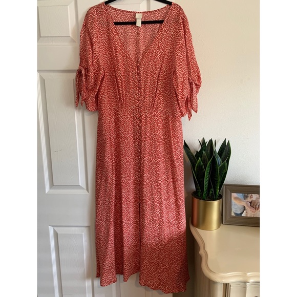 H&M Dresses & Skirts - Ditsy Floral Button-front Midi Length Dress